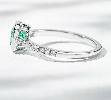 Золотые украшения: 💍 Кольцо из белого золота 750 пробы с изумрудом и лабораторными — 3