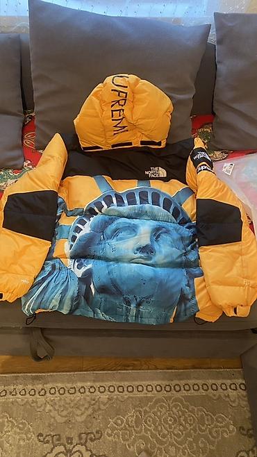 кийит: Пуховик The North Face x Supreme “Statue of Liberty” (жёлто‑чёрный) - — 1