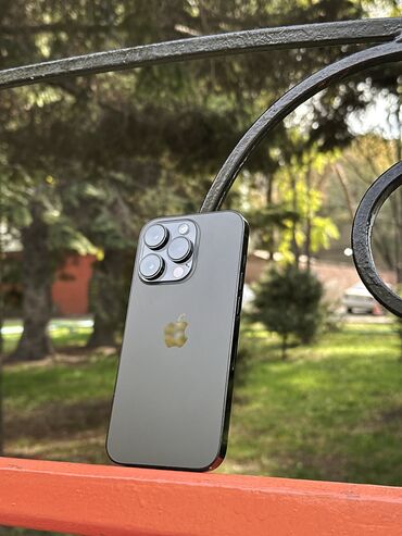 скупка мобильных телефонов на запчасти: IPhone 14 Pro, Б/у, 256 ГБ, Графит, Защитное стекло, 83 %