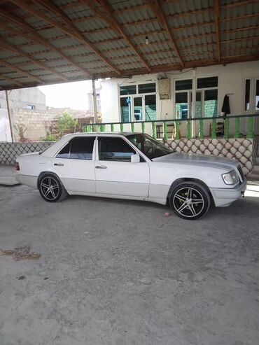 badamdar masin bazari: Mercedes-Benz 230: 2.3 l | 1992 il Sedan