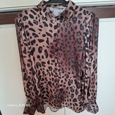 Köynək və bluzalar: 12m xer biri tezedi. 3 deneden cox alana 10m vererem.Qadın köynəkləri — 6