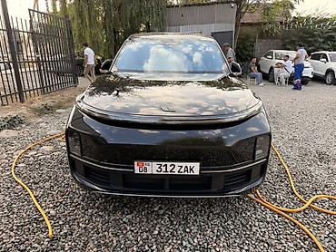 byd e2 2025: Lixiang L8: 2023 г., 1.5 л, Электромобиль, Кроссовер — 1