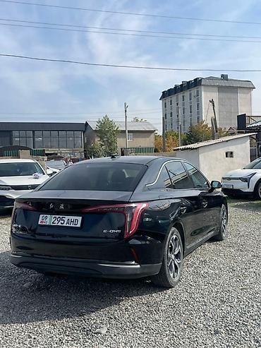 Другие автомобили: Электромобиль Hongqi E-QM5 (седан, черный) Ключевые особенности: - — 7