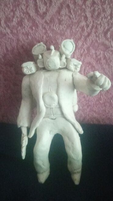 Игрушки: Фигура Титана камерамена из скульптурного пластилина. Принимаем