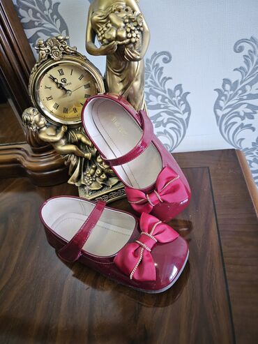 Детская обувь: Продаю обувь для девочки. Обувь новая или в идеальном состоянии ( 1-2 — 2