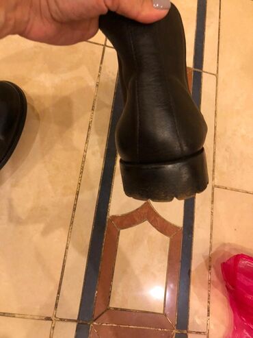 Botinkalar: Сarlo Pazolini Qara dəri Chelsea çəkmələri - Material: yumşaq təbii -da lalafo.az — 12 Botinkalar: Сarlo Pazolini Qara dəri Chelsea çəkmələri - Material: yumşaq təbii — 12