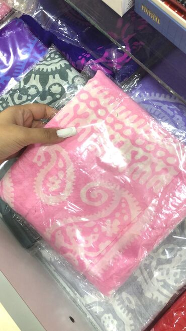 Çantalar: Kəlağayı təmiz ipək Baskal.90 AZN.turk malı 55 azn.qutularimiz var.5 — 5