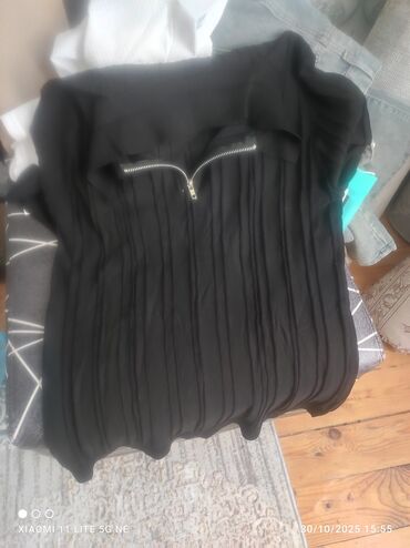 женские кофты с ушками: Qara trikotaj sviter və açıq mavi cins şalvar dəsti - Sviter: qara