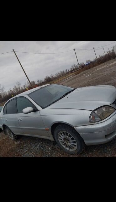 Toyota: Toyota Avensis: 2001 г., 1.6 л, Механика, Бензин, Седан