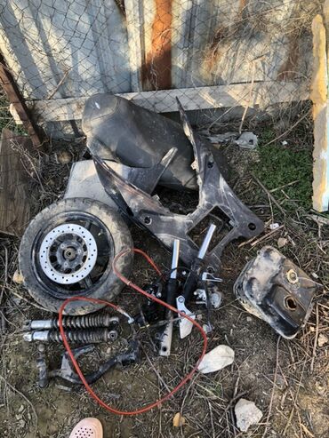 перевозной дом: Набор запчастей от скутера/мопеда (не комплектный). В составе на