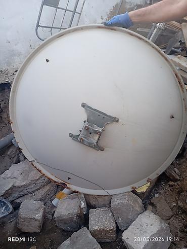 antena: Peyk anten sistemi - Tip: Ofset tipli peyk anteni, dairəvi güzgü - — 1