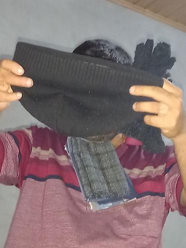 cins dest: Geyim dəsti – kişi üçün Dəst tərkibi: - Boz rəngdə, xırda naxışlı — 4