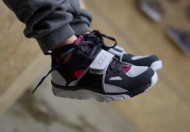 кроссовки реебок: Nike Air Trainer Huarache. Состояние отличное обуты пару раз Купленны