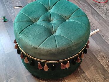 Пуфики: Элегантная банкетка прямоугольной формы, обтянутая мягкой тканью — 40