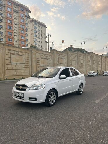 barter maşınlar: Chevrolet Aveo: 1.5 л | 2010 г. | 205000 км Седан