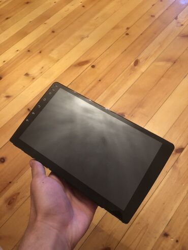 Dinamiklər və sabvuferlər: Monitor, Cihaz paneli, Android OS