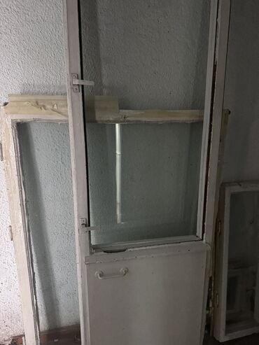 дверь и окно: Балконный блок/дверь с остеклением - Материал: деревянный каркас