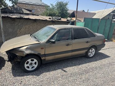 армения номер: Volkswagen Passat: 1991 г., 1.8 л, Механика, Бензин, Седан