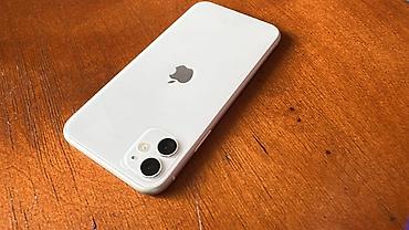 IPhone 11, Б/у, 128 ГБ, Белый, Чехол, 77 %
