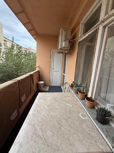 samaxinka evlerin qiymeti: Bakı, 3 otaqlı, Köhnə tikili, m. Qara Qarayev, 103 kv. m — 9