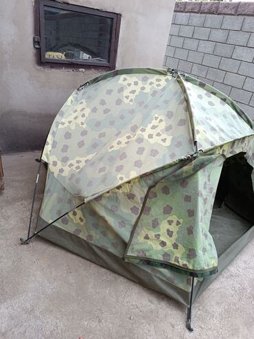 палатка армейская: Палатка 2или 3 местный состояние отличное вкладывает на рюкзак
