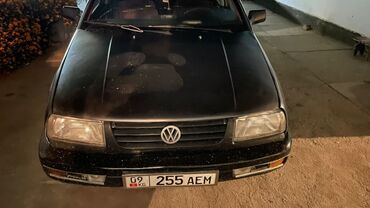Volkswagen Vento: 1993 г., 1.6, Механика, Бензин, Седан