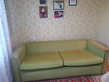 купить диван бу недорого: Диван-кровать, цвет - Зеленый, Б/у