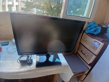 Monitorlar: Bu cihaz Samsung-un 22 düymlük Full HD LED TV Monitorudur. Yəni: Həm