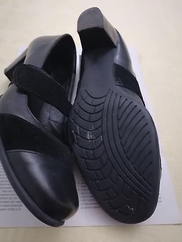 Ženska obuća: Elegantne ženske cipele na blok petu, crne boje. - Model — 3