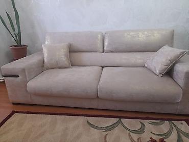 Divanlar: Bej rəngli 2 ədəd geniş divan. - Rəng/tekstura: İşığa görə parıltı — 2