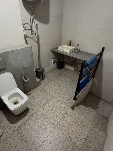 Салоны красоты: Продаю Барбершоп 210 м², 4 комнаты, С ремонтом, Без оборудования, Многоэтажное жилое здание, 1 линия — 10