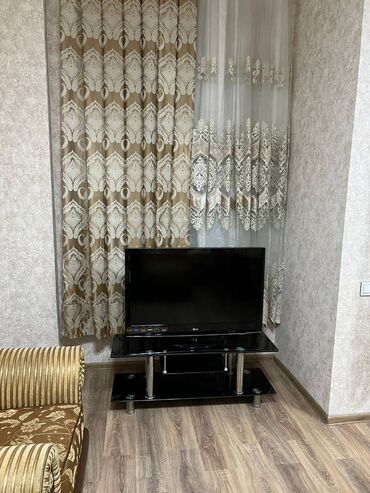 Uzunmüddətli kirayə mənzillər: Mənzil kirayə verilir. 3 otaq, 17.2 mərtəbə, 90 kv. Azadlıq — 2