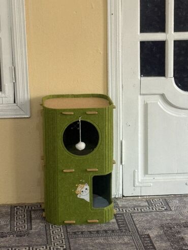 спортивный вещи: Домик-лазанка для кошки из войлока - Вертикальная конструкция с двумя