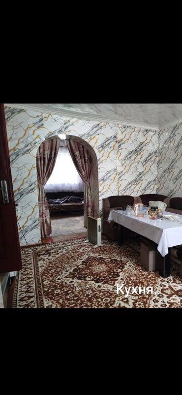 продаю дом в бишкеке: 65 м², 3 комнаты, Парковка, Забор, огорожен