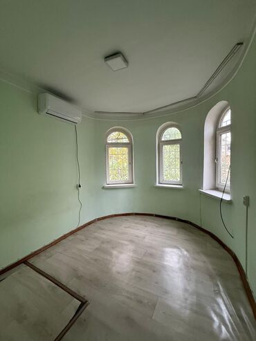 Долгосрочная аренда домов: 200 м², 7 комнат, Парковка — 21