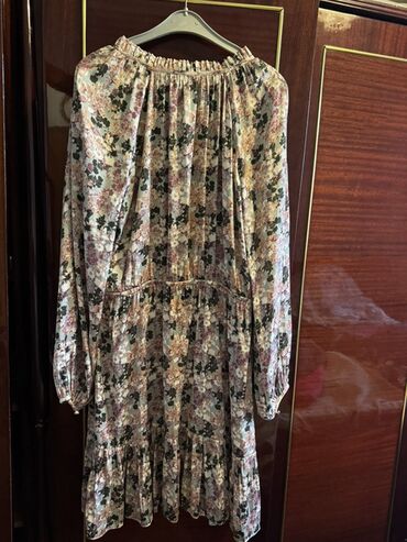 Dəstlər, kostyumlar: Her bir paltarin qiymeti 20 Azn, kime maraqlqidirsa hansi paltar yazin — 23