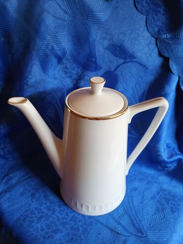 Čajnici: Bokal nov 70te Poljska wawel porcelan. Visina. 21cm na lalafo.rs — 3 Čajnici: Bokal nov 70te Poljska wawel porcelan. Visina. 21cm — 3