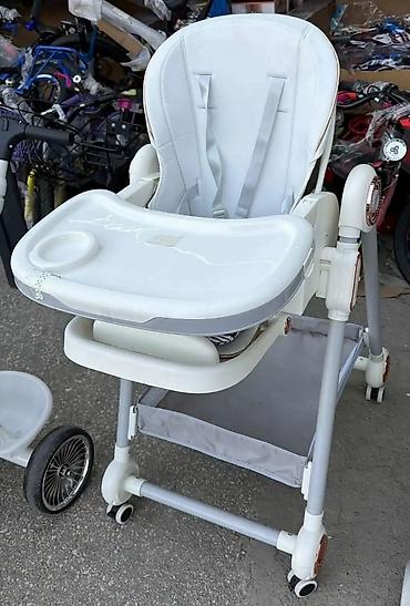 lepe patike: Višenamenska hranilica za bebe i malu decu - Podesiva visina sedišta — 1