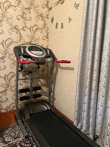 İdman döşəkləri və xalçaları: Gozel mehsuldur elimyandi 550 azn satilir
Elaqe nomresi: 070 524 24 00