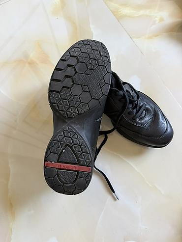 Ayaqqabılar: LLOYD kişi ayaqqabısı – qara rəng, bağcıqlı model. - Material: üst — 3