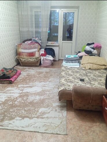 квартиры снять на долгий срок: Комфортная комната с балконом - Просторная комната прямоугольной