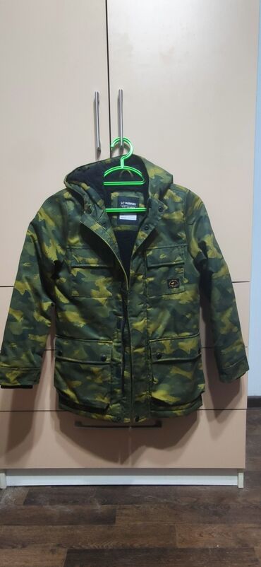 зеленый пиджак: Детская куртка б/у, на 9-10 лет, рост до 140 см. Покупали в Стамбуле