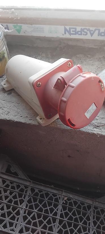 aksa generator: Sənaye tipli üçfazalı divar rozetkası (Cee/IECCEE) - Giriş: 63A — 1