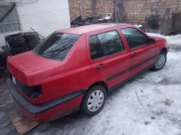 Volkswagen: Volkswagen Vento: 1993 г., 2 л, Механика, Бензин, Седан