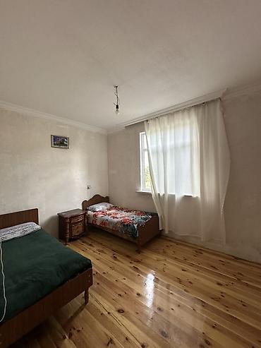 ağ şəhər: Satılır: 2 otaqlı həyət evi (fotoşəkillərdə) - Geniş dəhliz, taxta — 6