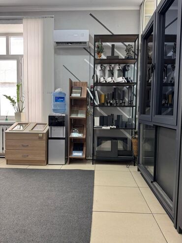 готовые автомойки в аренду: Сдаю Офис, 15 м², 1 линия
