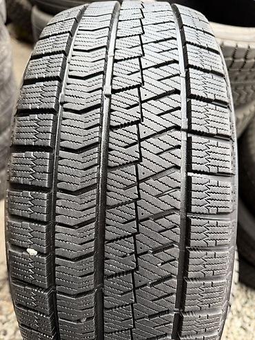 70 17: Комплект зимних шин Bridgestone Blizzak VRX2 - Размер: 215/50 R17 - — 2