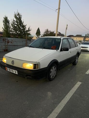 Volkswagen: Volkswagen Passat: 1989 г., 1.8 л, Механика, Бензин, Седан