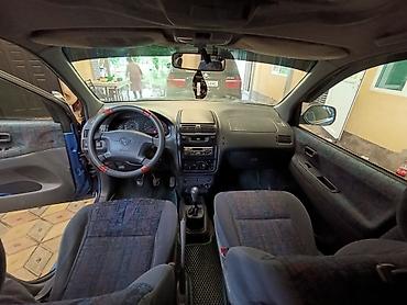стекол: Toyota Picnic: 1997 г., 2 л, Механика, Газ, Минивэн — 4