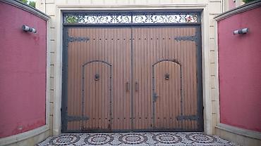 İkiqanadlı avtomatik darvaza sistemi - Material: möhkəm metal karkas